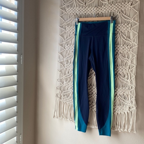 Athleta crunch, 7/8 tight XS, multi colored striped workout leggings - Picture 2 of 12